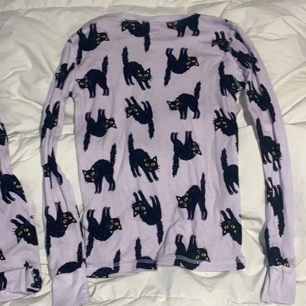 Old Navy light purple with black cats, pajama set size extra-large, 12